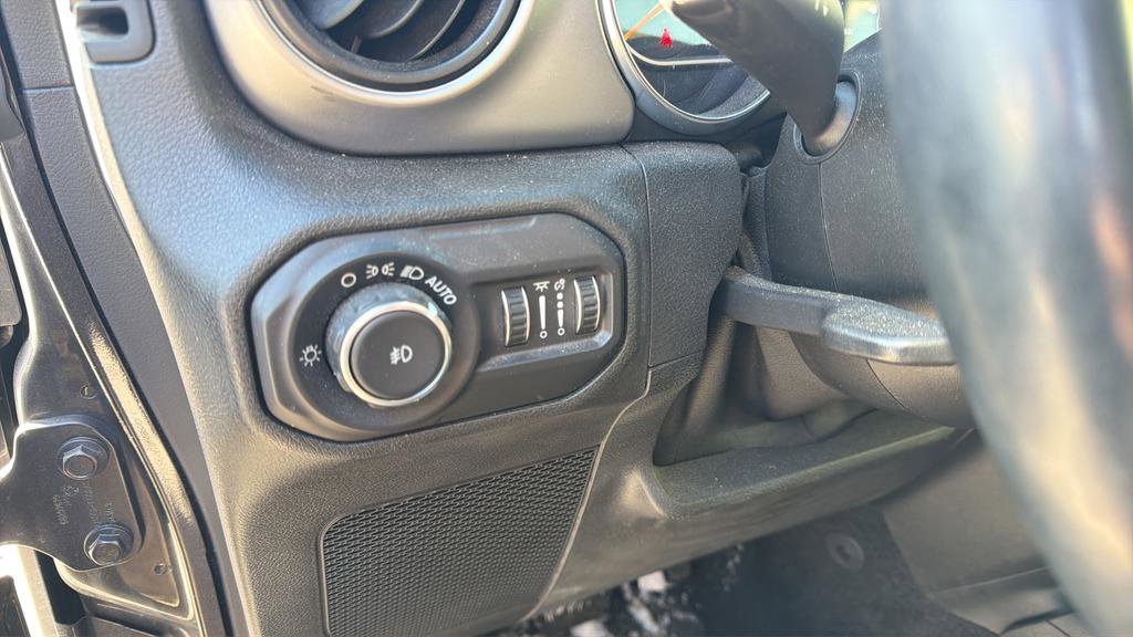Used 2021 Jeep Wrangler Sport image 16