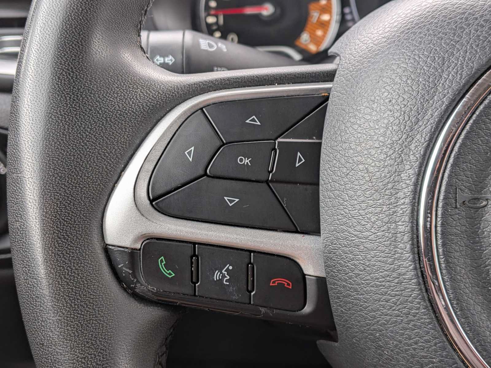 Certified 2020 Jeep Renegade Latitude FWD image 22