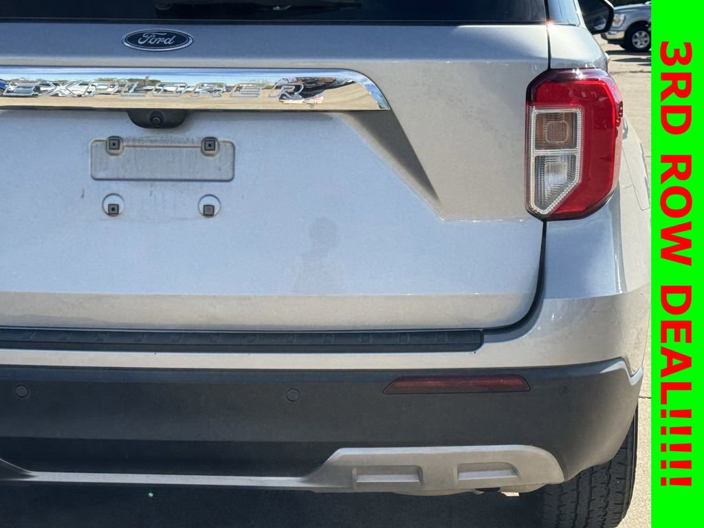 Used 2022 Ford Explorer XLT w/ Equipment Group 202A image 7