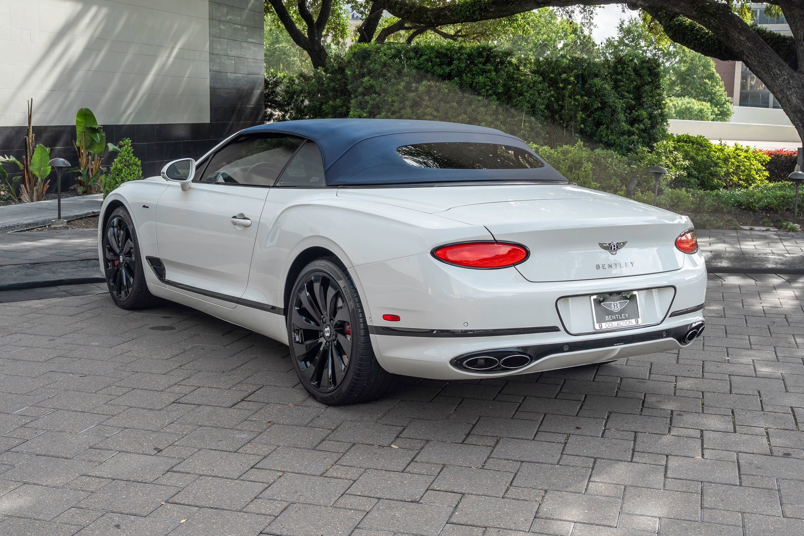 Used 2024 Bentley Continental GT Azure AWD/4WD image 18