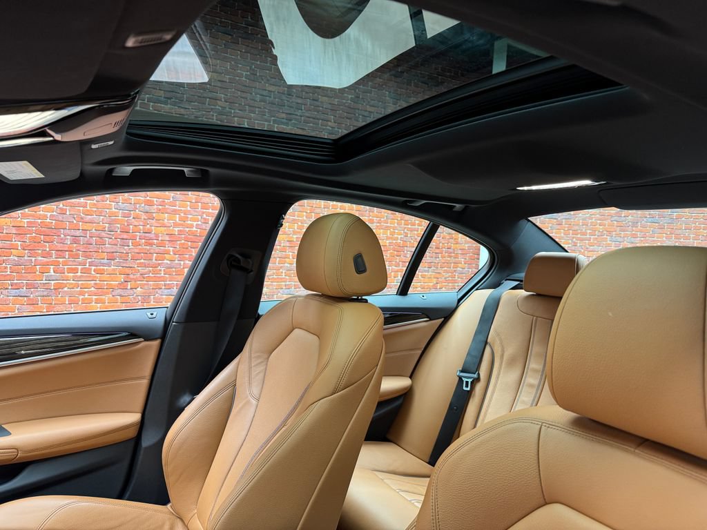 Used 2022 BMW 540i xDrive w/ Premium Package AWD/4WD image 3