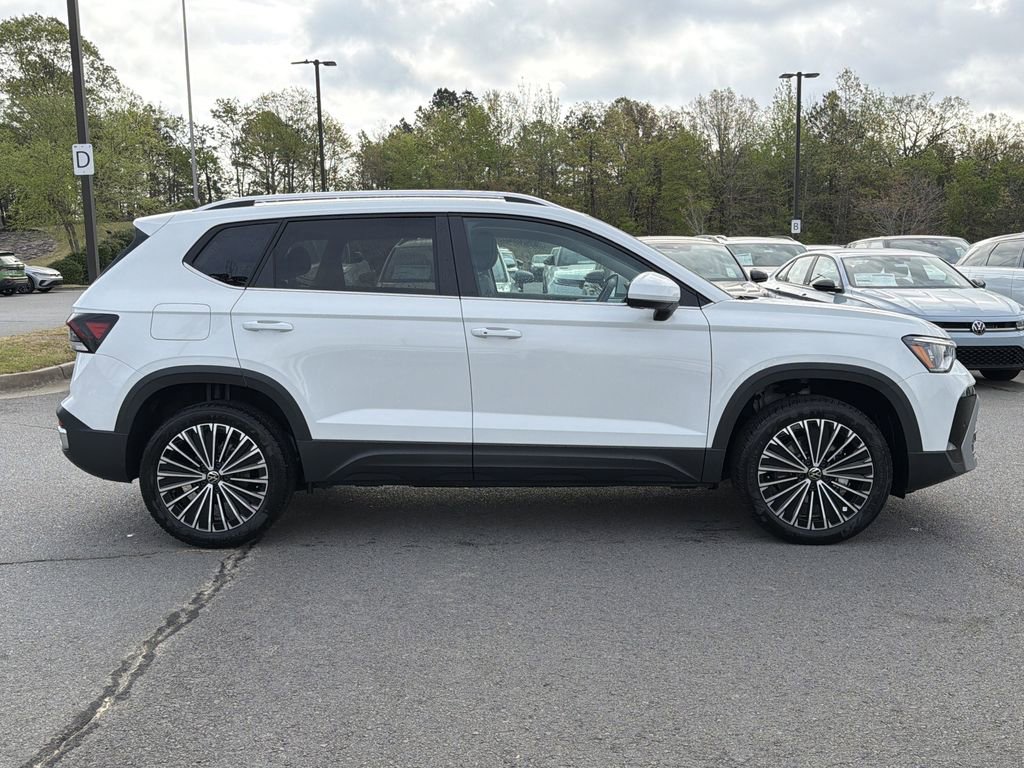 New 2026 Volkswagen Taos SE FWD image 6