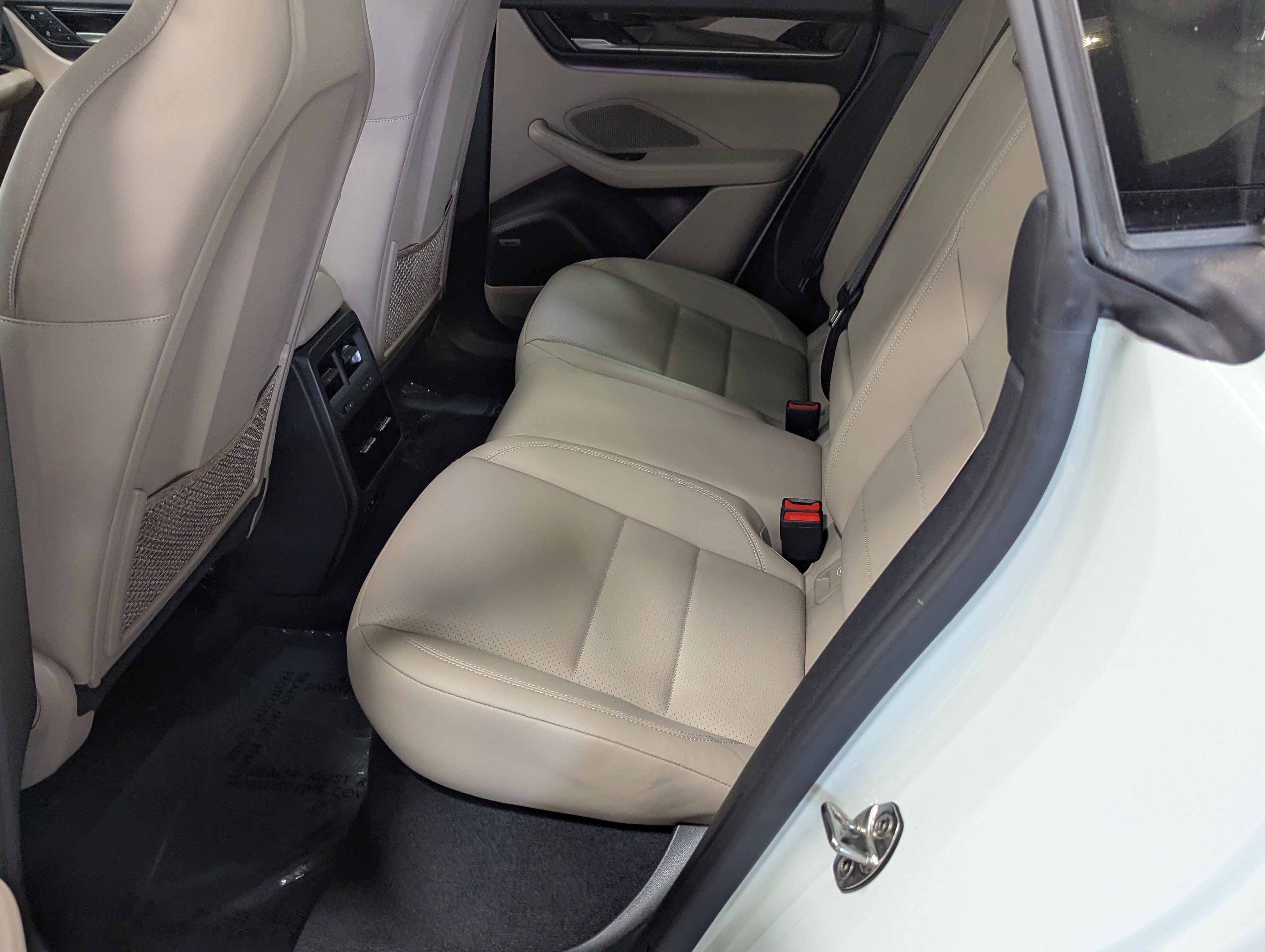 Certified 2025 Porsche Macan 4 Electric image 25