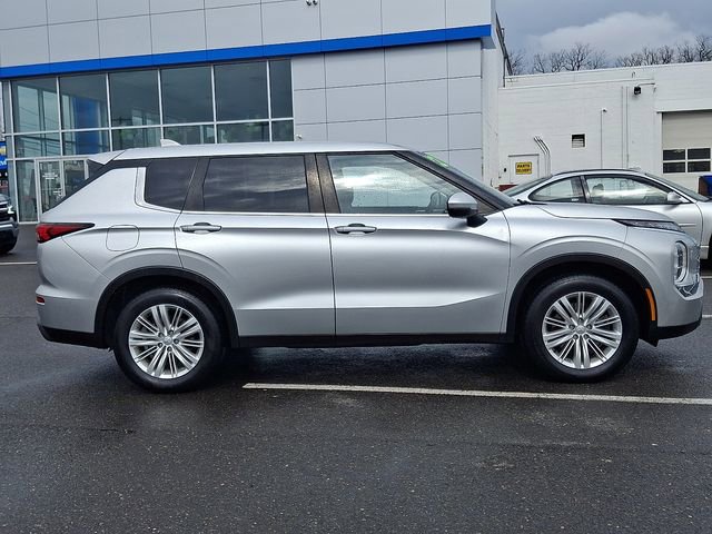 Used 2022 Mitsubishi Outlander ES image 7