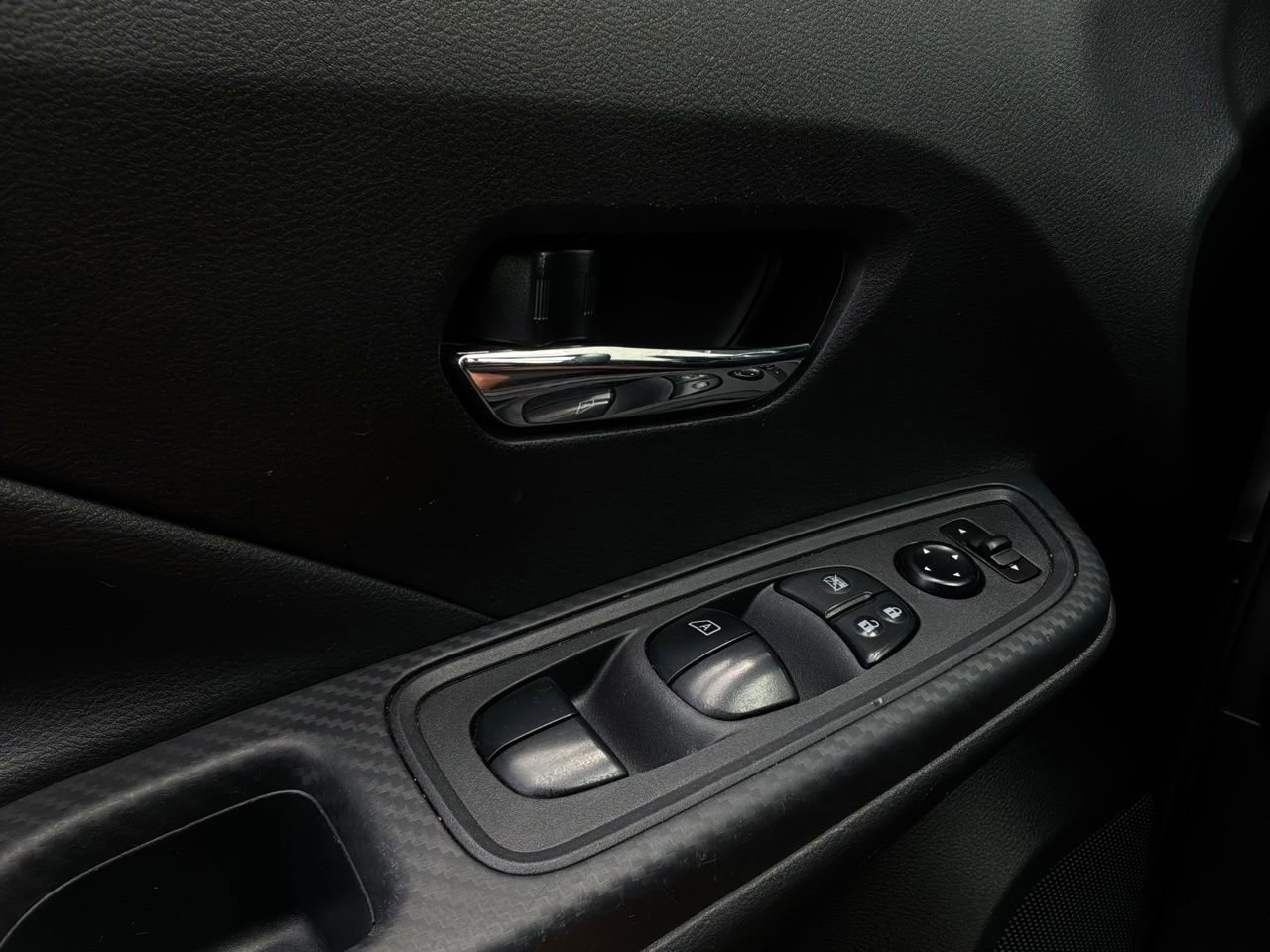 Used 2025 Nissan Versa SV FWD image 20