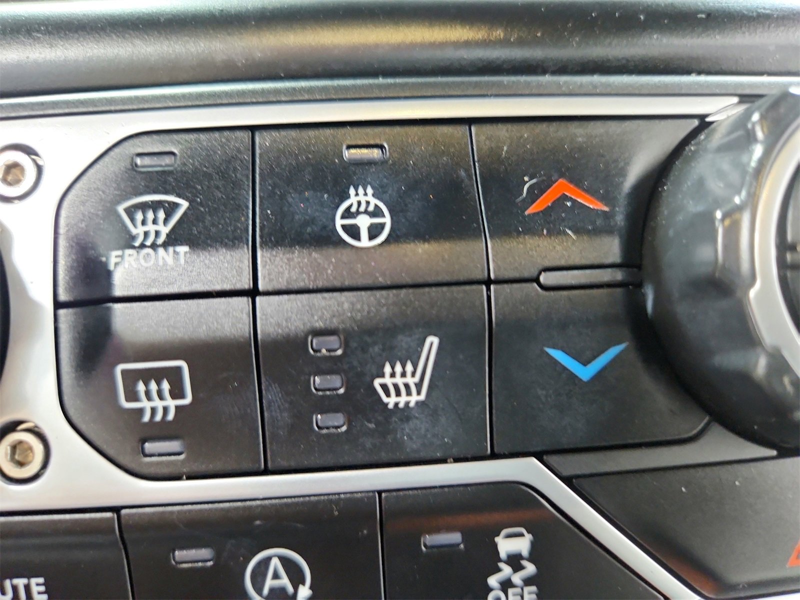 Used 2023 Jeep Wrangler Altitude image 33