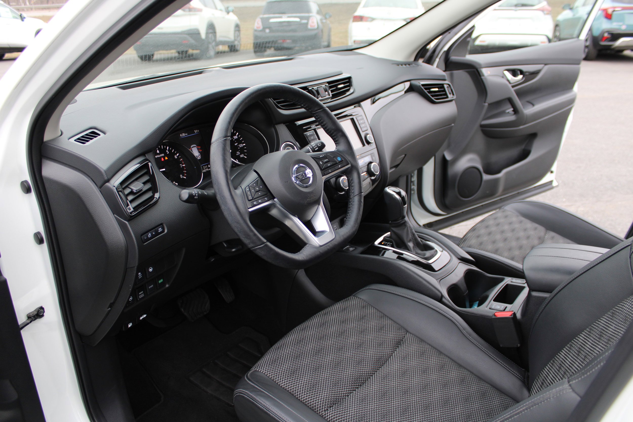 Used 2022 Nissan Rogue Sport SV w/ Technology Package image 10