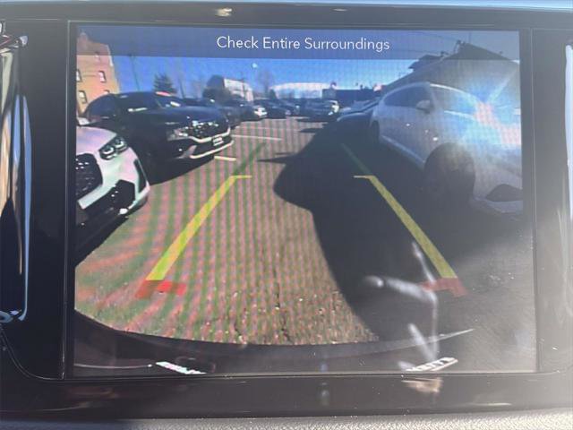 Used 2019 Chrysler Pacifica Touring-L image 25