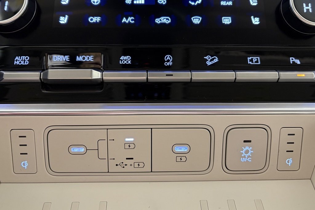 Used 2025 Hyundai Santa Fe Calligraphy image 48