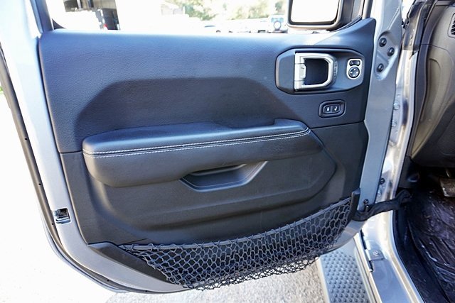 Used 2018 Jeep Wrangler Unlimited Sahara image 26