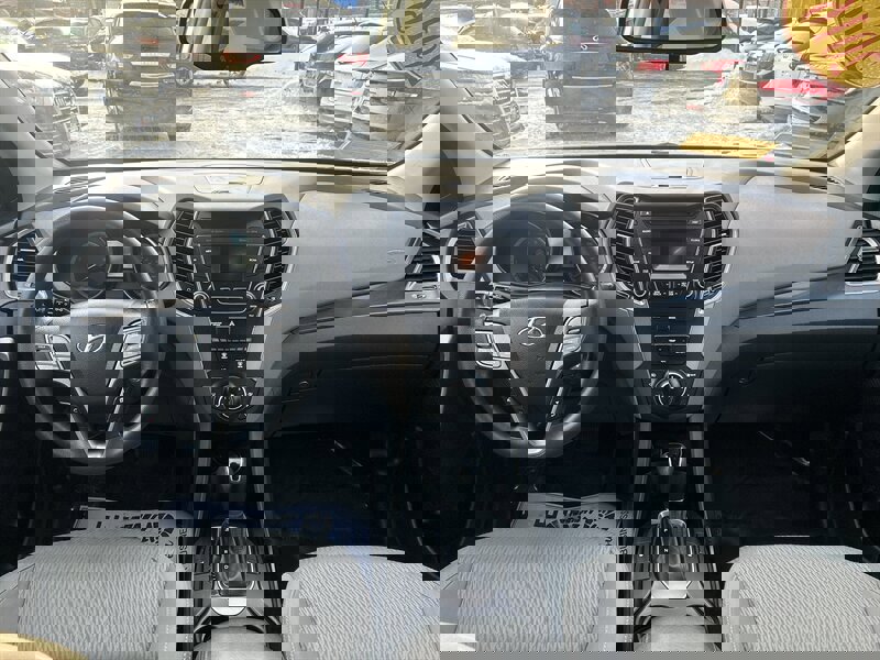 Used 2016 Hyundai Santa Fe SE image 11