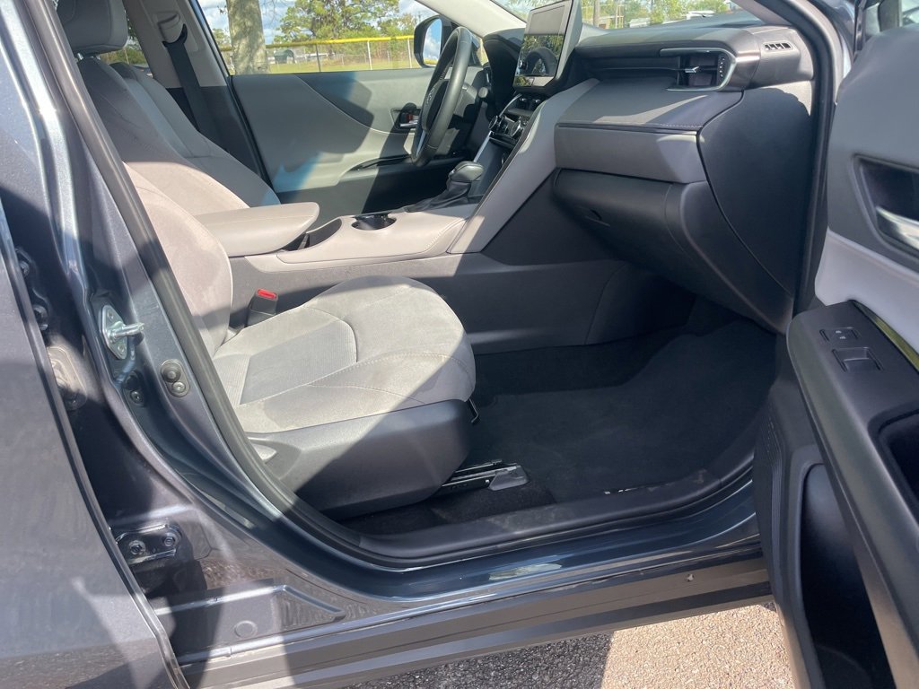 Used 2024 Toyota Venza LE image 15