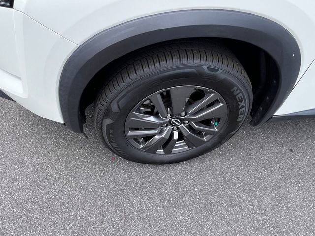 Used 2022 Nissan Pathfinder SV image 11