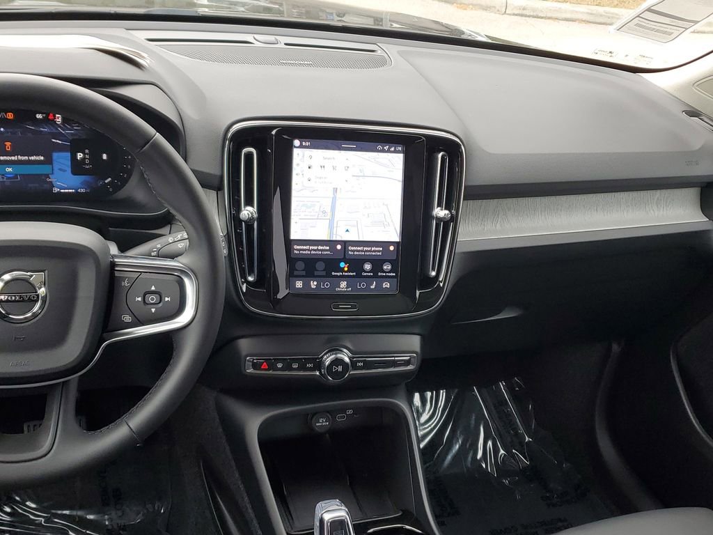 Certified 2026 Volvo XC40 B4 Plus w/ Protection Package Premier image 18