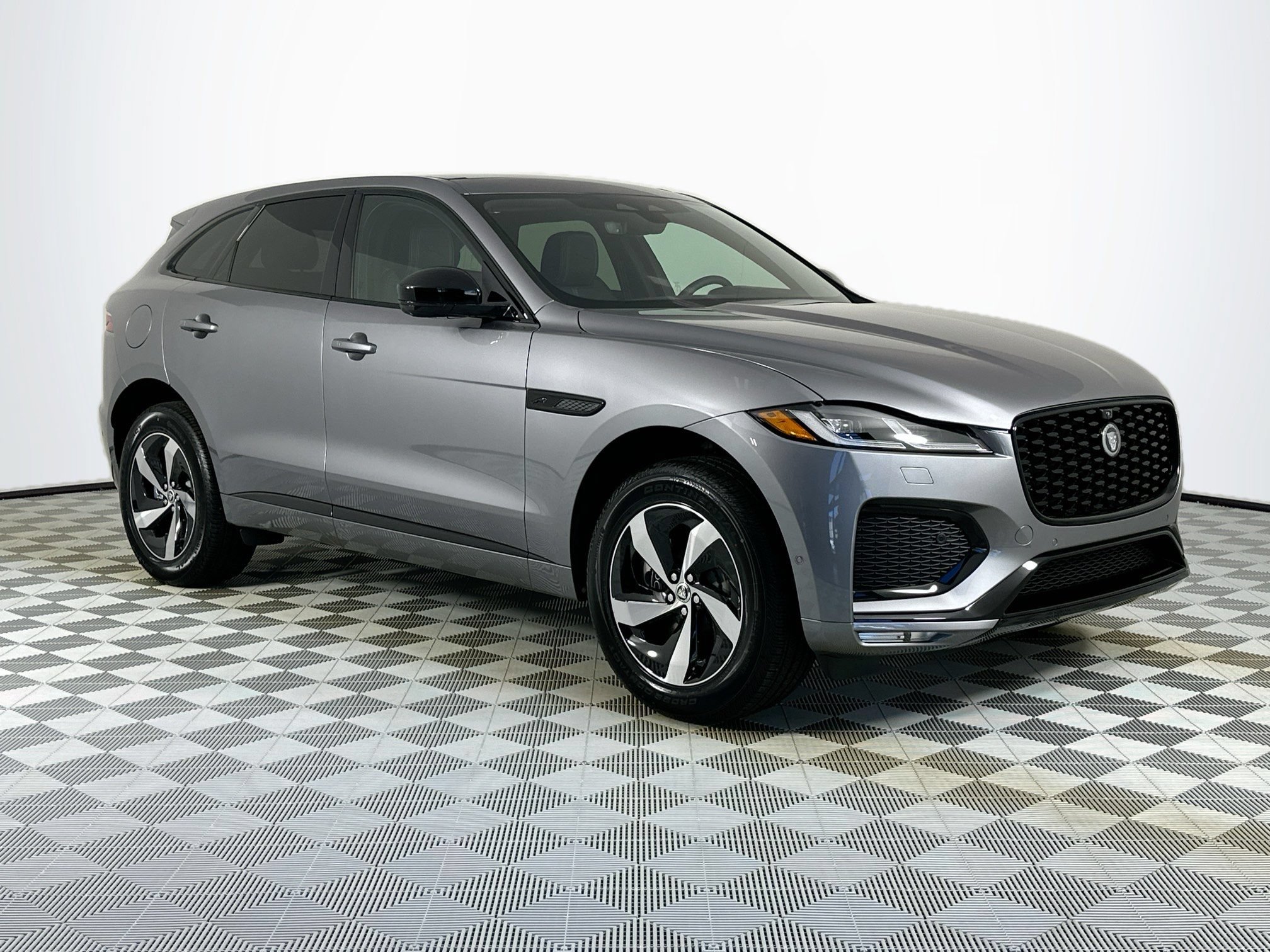Certified 2026 Jaguar F-PACE R-Dynamic S AWD/4WD image 3