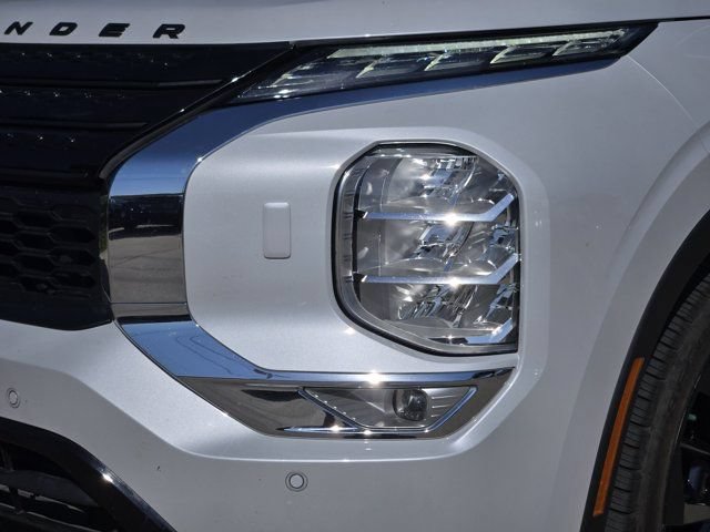 Used 2023 Mitsubishi Outlander SEL AWD/4WD image 9