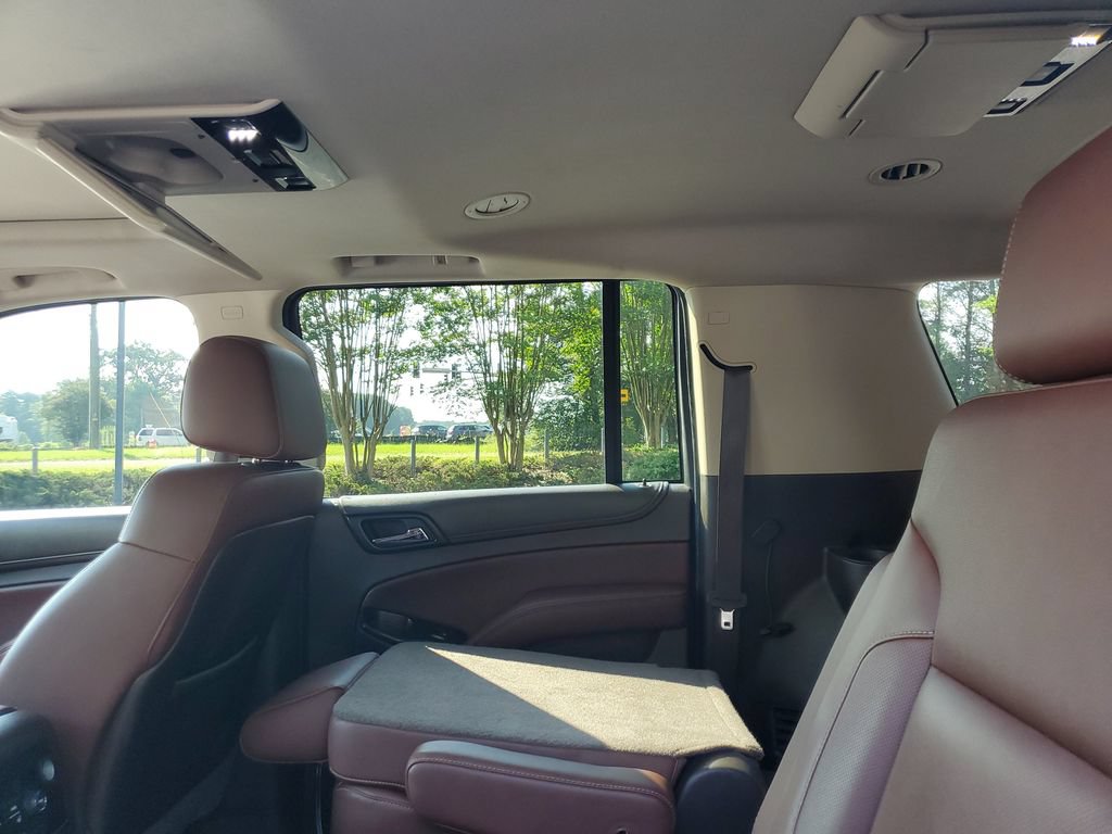 Used 2015 Chevrolet Suburban LTZ RWD image 13