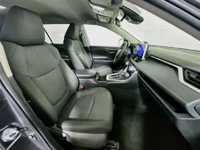 Used 2024 Toyota RAV4 XLE FWD image 27