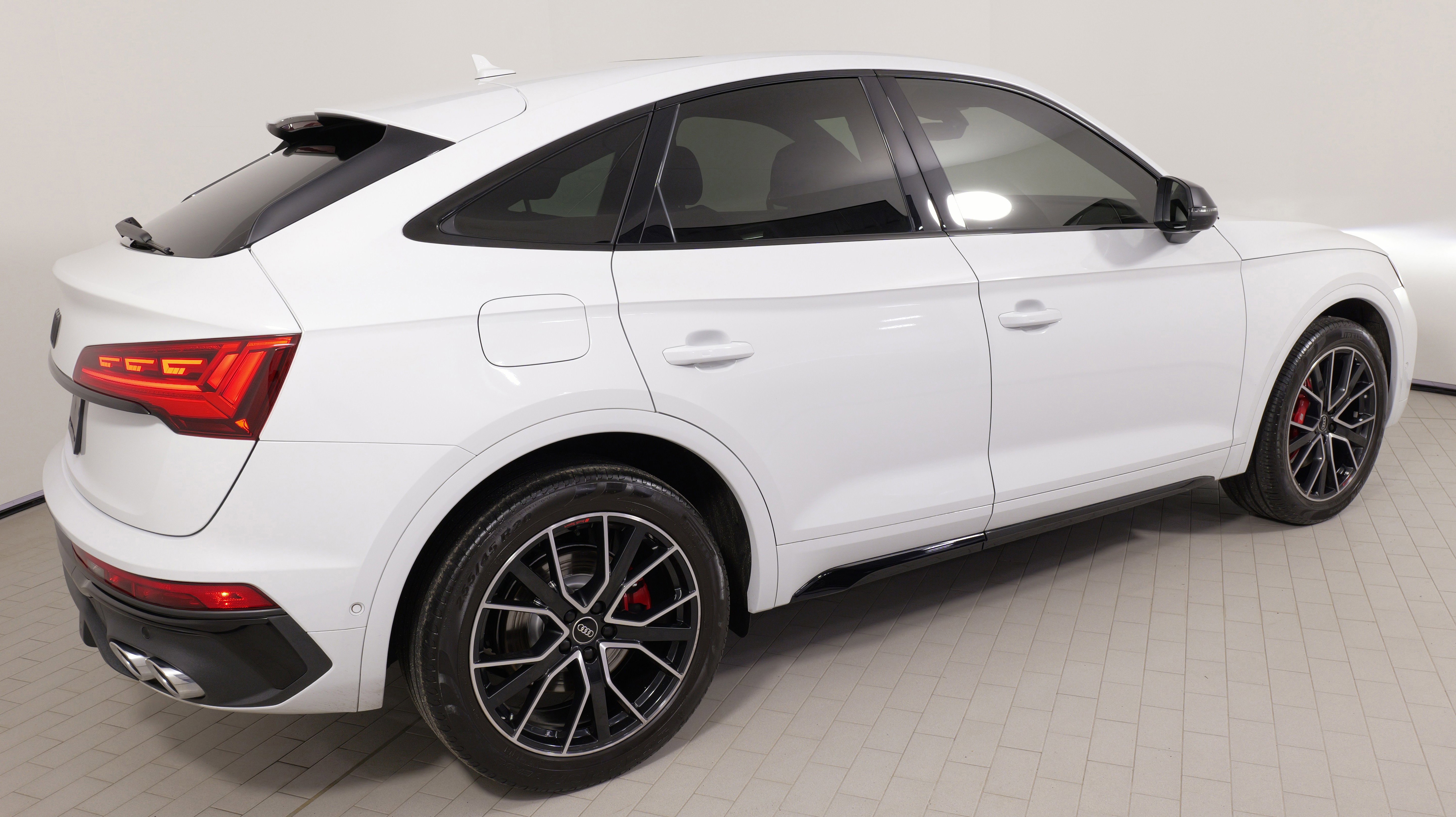 Used 2023 Audi SQ5 Prestige image 10