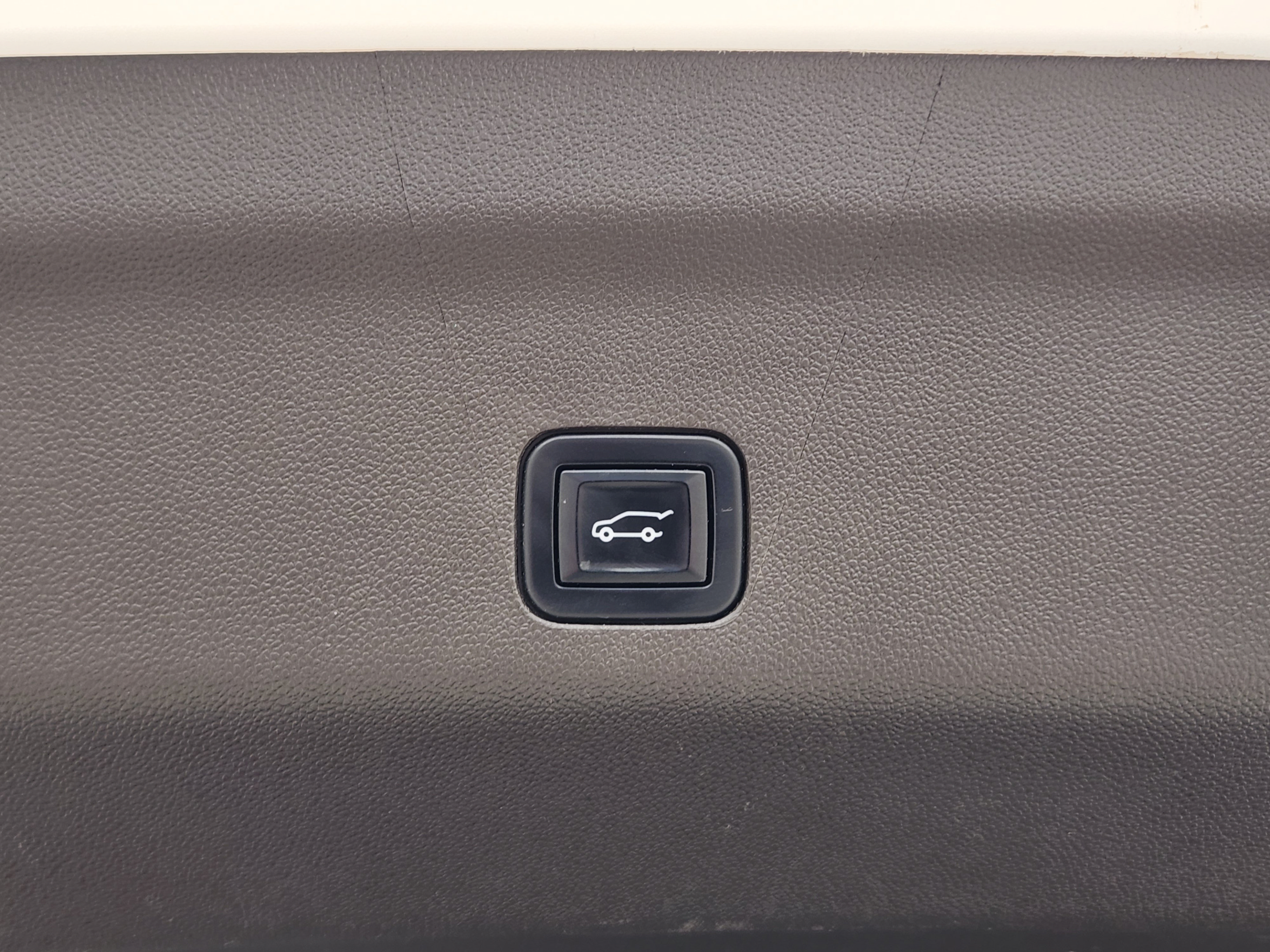 Used 2022 Chevrolet Tahoe LT w/ Luxury Package RWD image 31