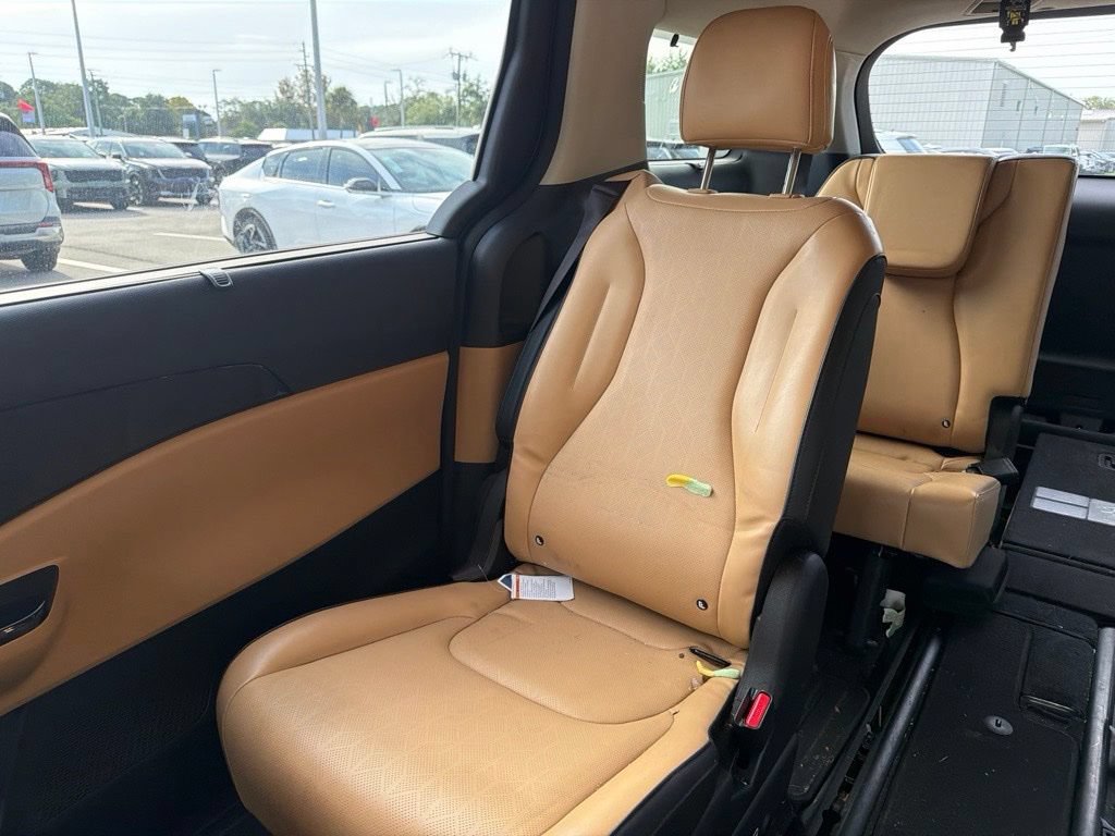 Certified 2023 Kia Carnival EX FWD image 20