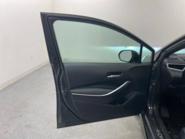 Used 2025 Toyota Corolla SE w/ SE Premium Package FWD image 24