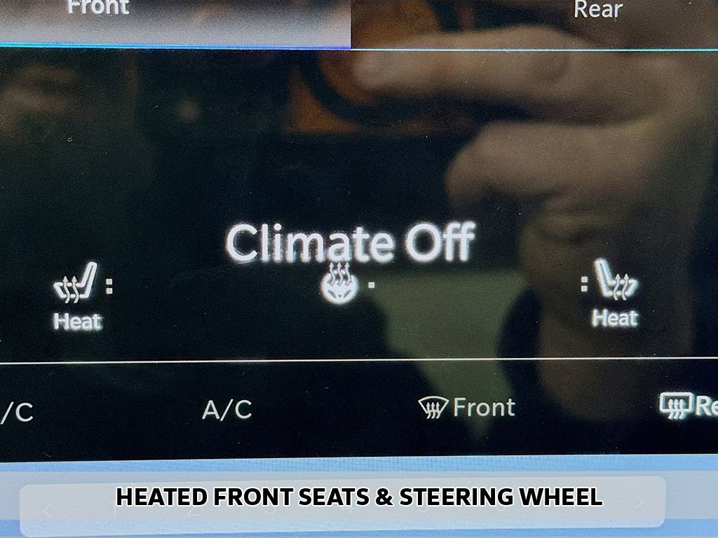 Used 2024 Chrysler Pacifica Touring-L image 5