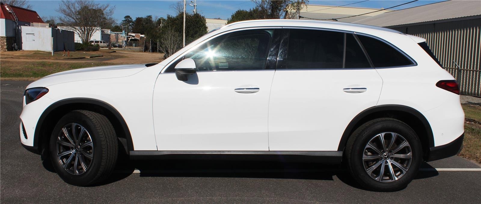Used 2024 Mercedes-Benz GLC 300 4MATIC image 2