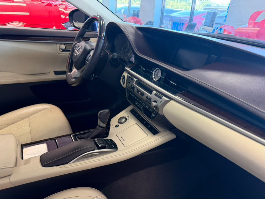 Used 2016 Lexus ES 350 w/ Luxury Package w/Wood Trim FWD image 56