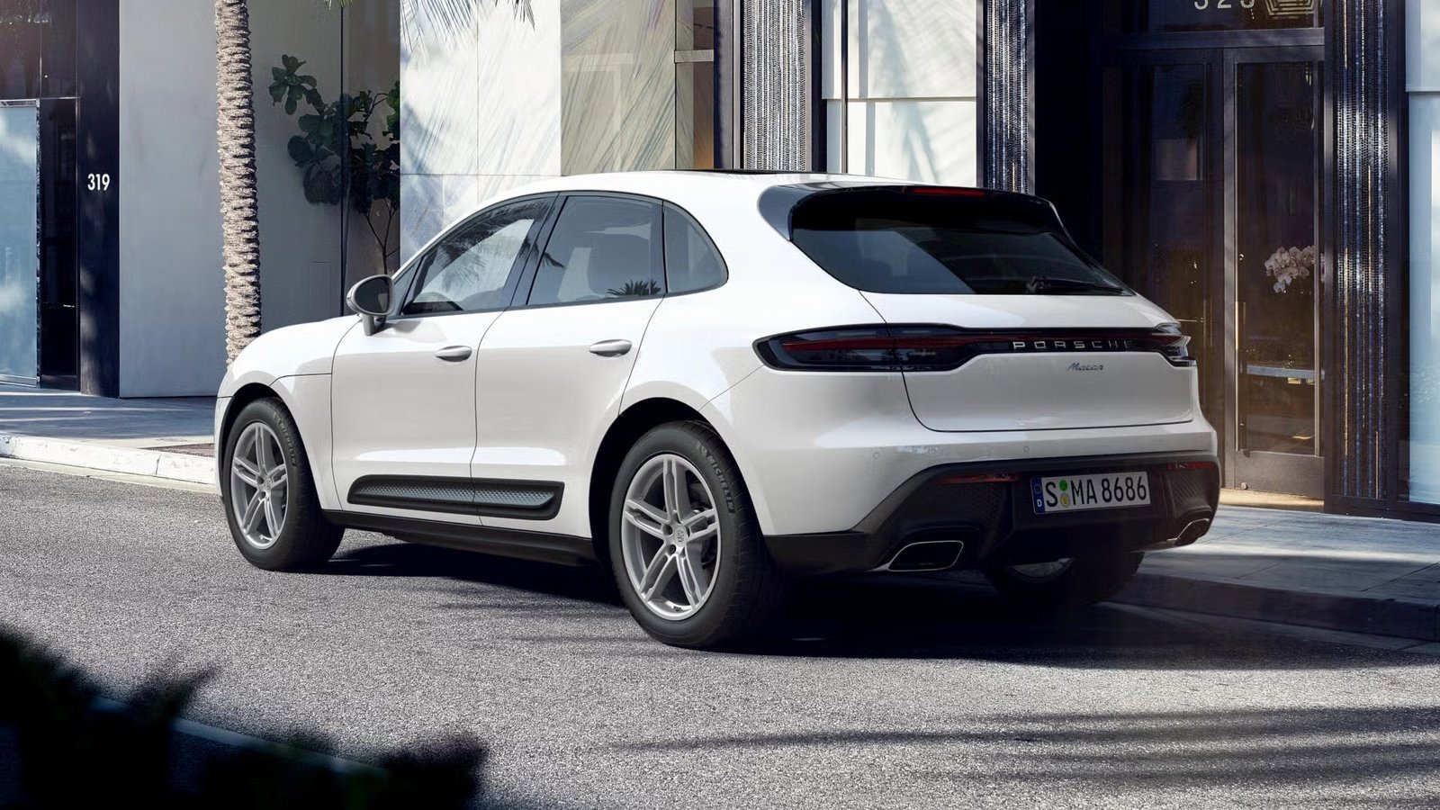 Certified 2022 Porsche Macan image 3