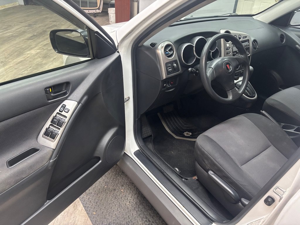 Used 2007 Pontiac Vibe w/ Sun And Sound Package FWD image 5