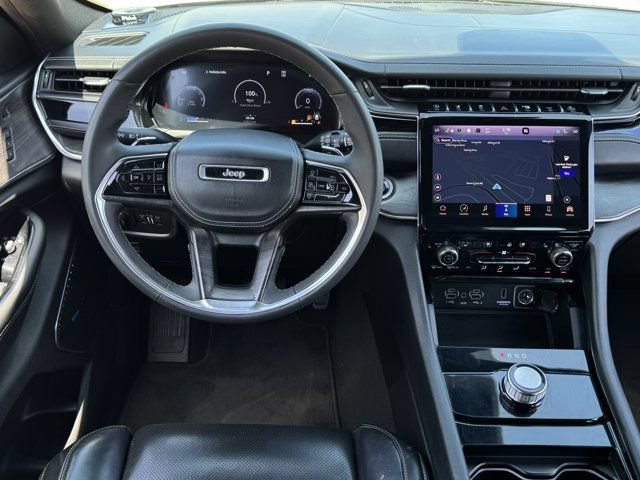 Used 2023 Jeep Grand Cherokee Overland w/ Luxury Tech Group IV RWD image 12