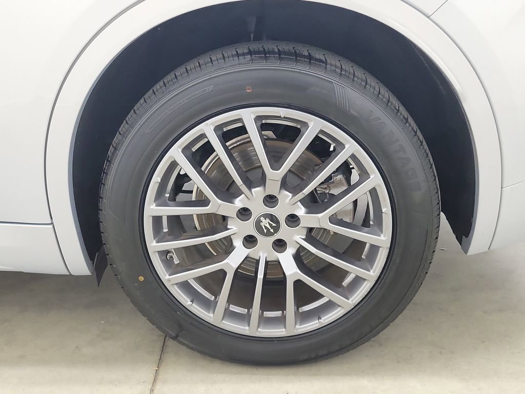 Used 2024 Maserati Grecale GT image 12