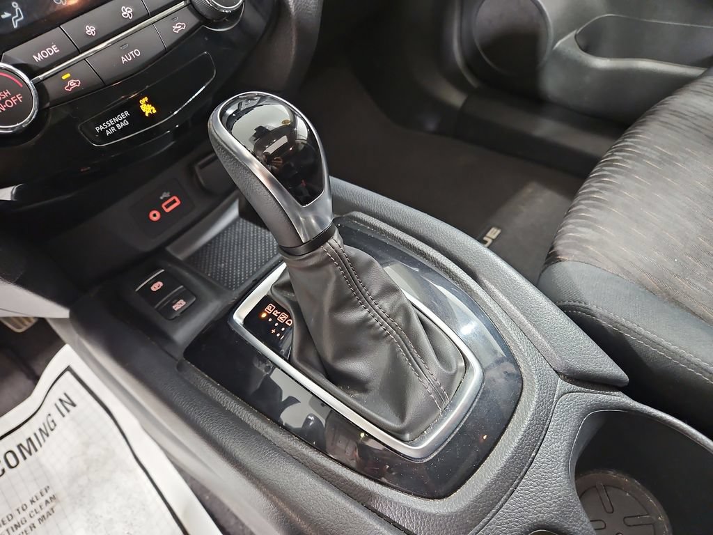 Used 2019 Nissan Rogue SV w/ Sun & Sound Touring Package AWD/4WD image 25