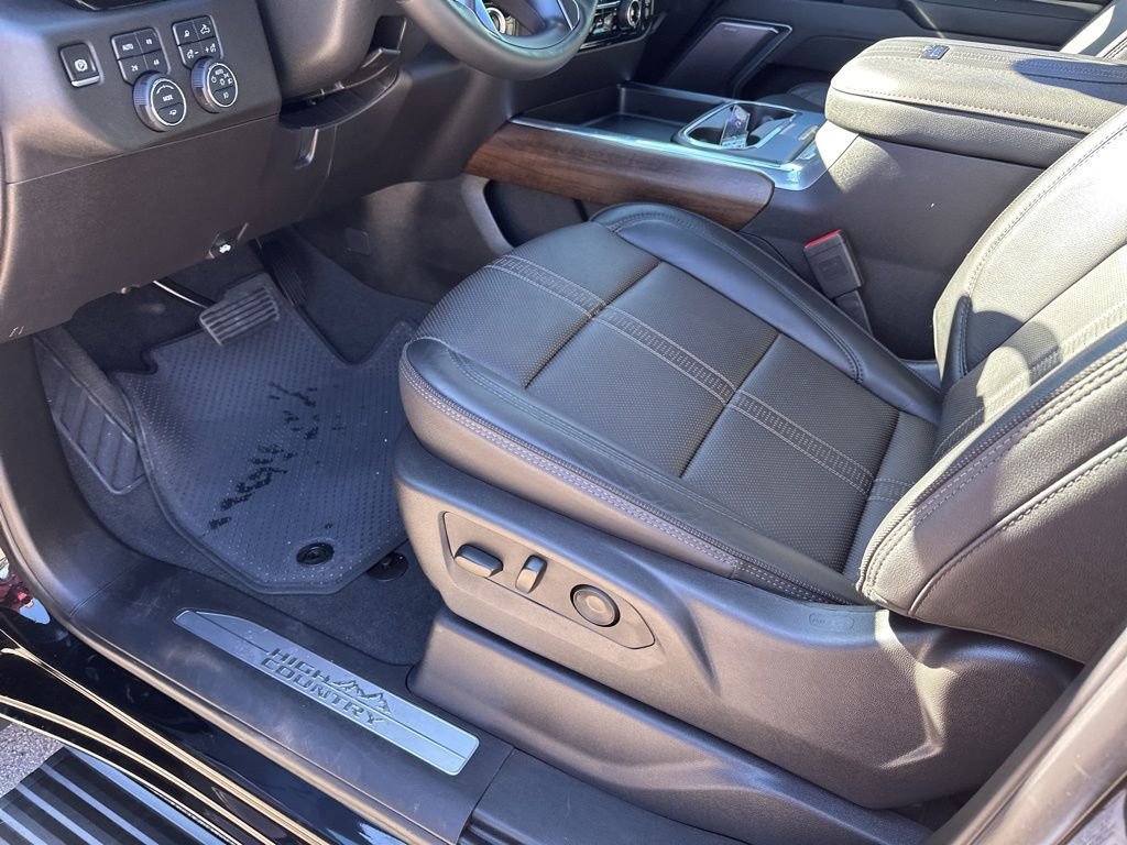 Used 2025 Chevrolet Silverado 2500 High Country w/ High Country Premium Package image 28