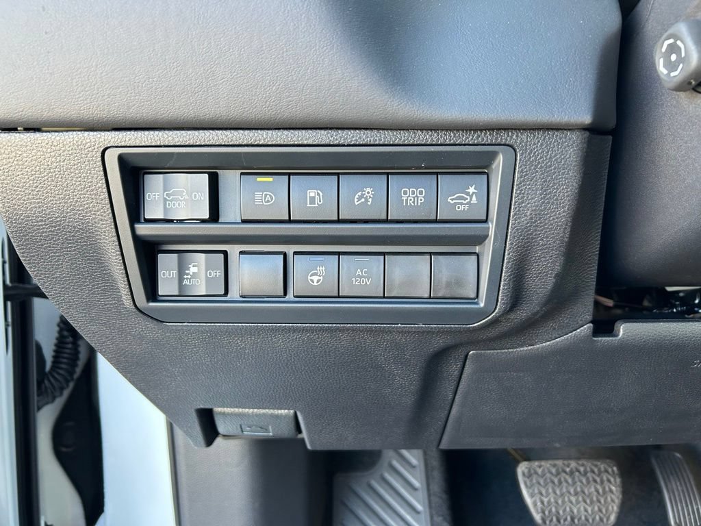 Used 2026 Toyota Sequoia Platinum AWD/4WD image 18