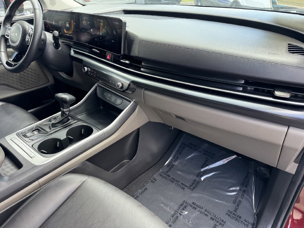 Used 2025 Kia Carnival FWD image 7