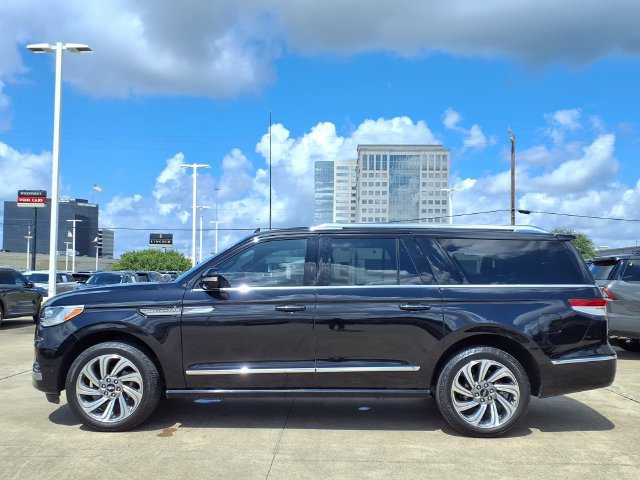 Used 2023 Lincoln Navigator L Reserve AWD/4WD image 24
