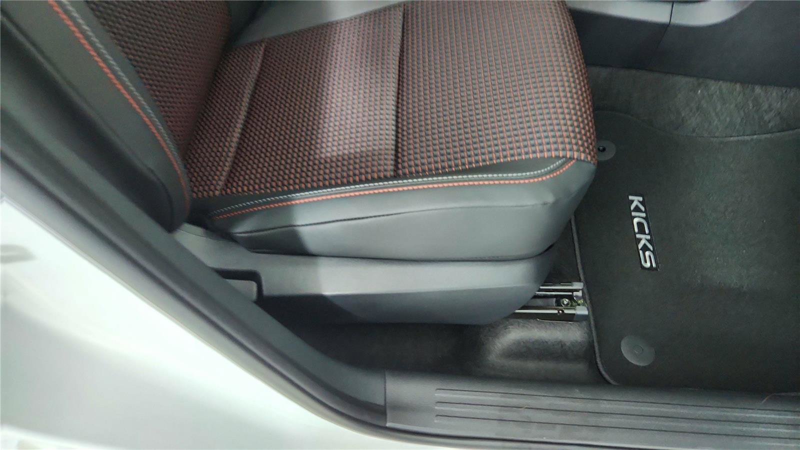 New 2026 Nissan Kicks SR w/ Cold Weather Package image 26