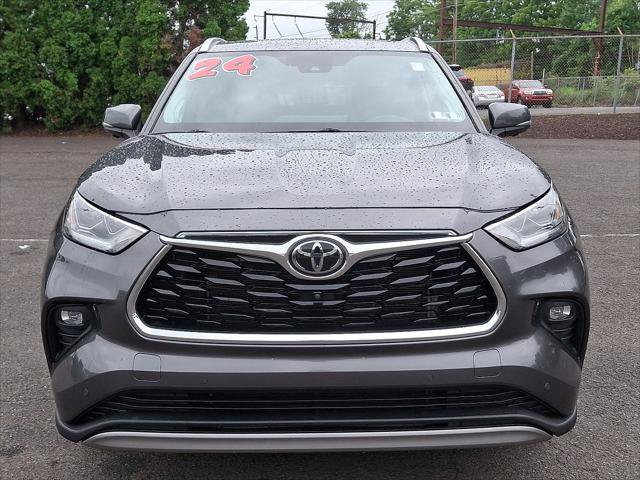 Certified 2024 Toyota Highlander Platinum AWD/4WD image 30