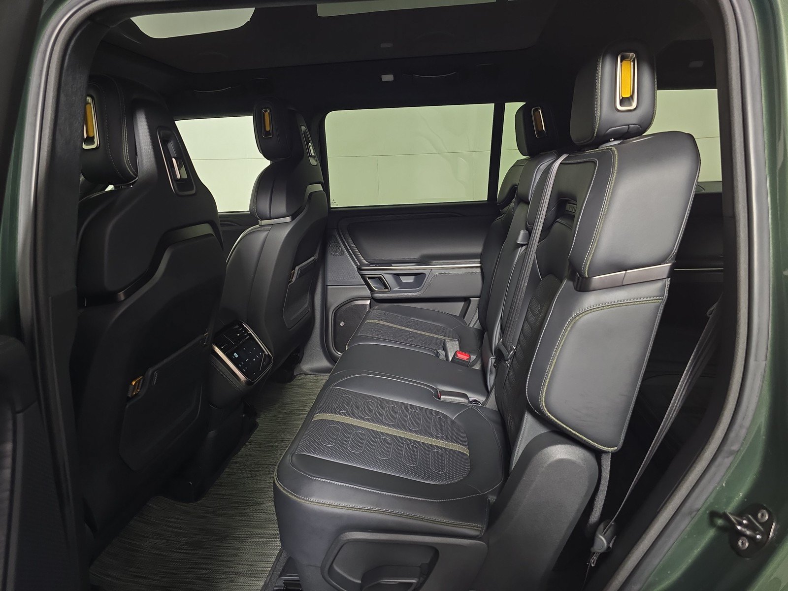 Used 2024 Rivian R1S Adventure AWD/4WD image 21