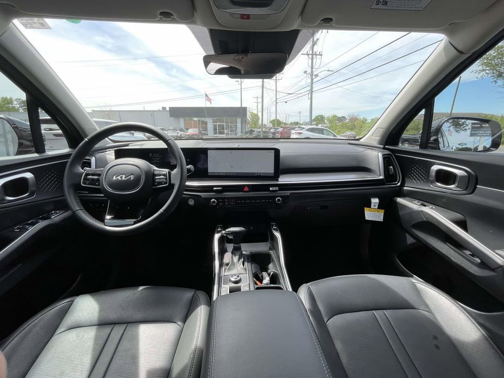 Certified 2025 Kia Sorento EX image 26