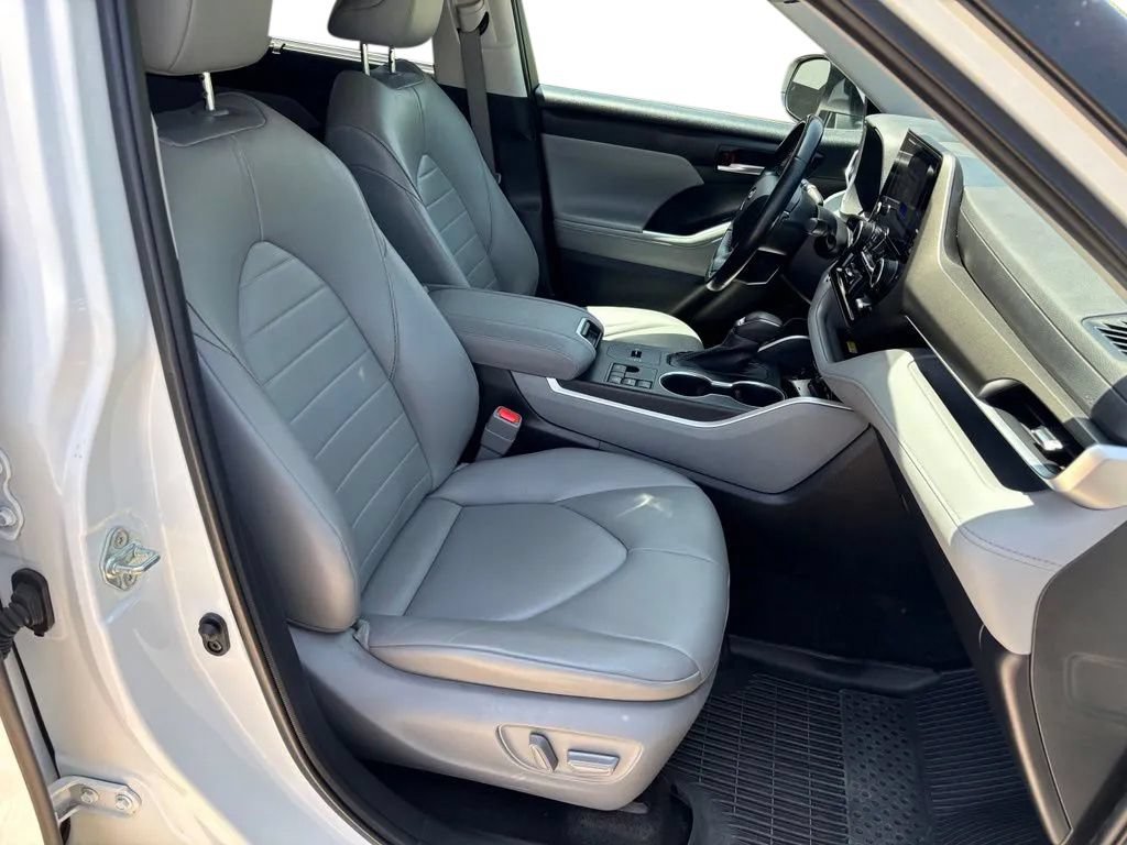 Used 2023 Toyota Highlander XLE FWD image 36