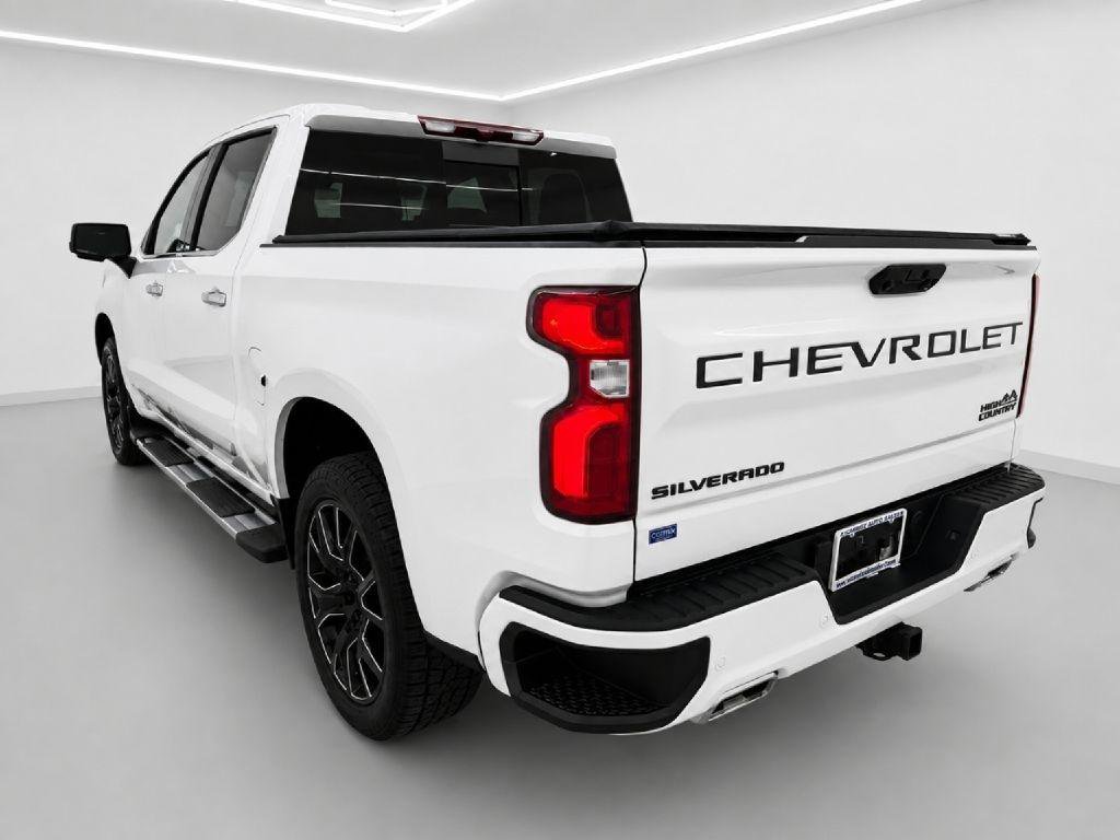 Used 2022 Chevrolet Silverado 1500 High Country w/ High Country Premium Package AWD/4WD image 5