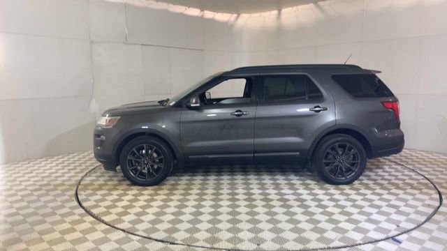 Used 2018 Ford Explorer XLT w/ Equipment Group 202A AWD/4WD image 5