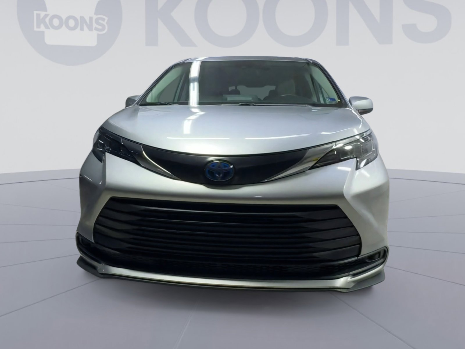 Used 2024 Toyota Sienna LE FWD image 4