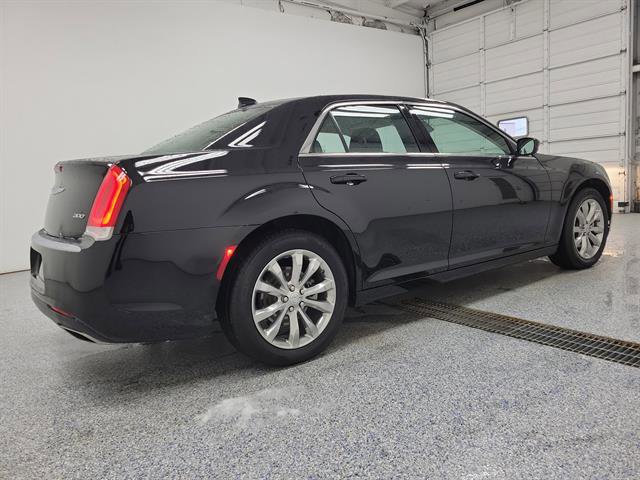 Used 2022 Chrysler 300 Touring image 3