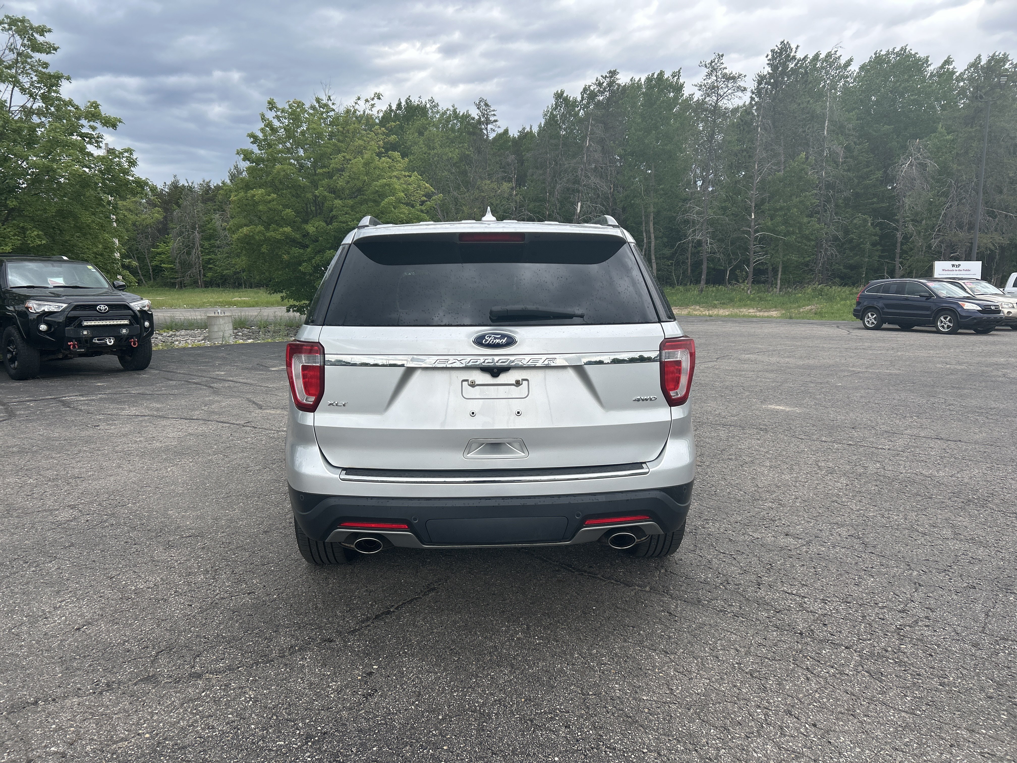 Used 2018 Ford Explorer XLT w/ Equipment Group 202A AWD/4WD image 5
