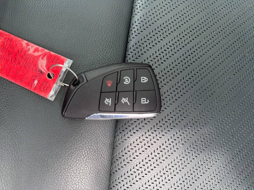 Certified 2025 GMC Yukon XL AT4 AWD/4WD image 30
