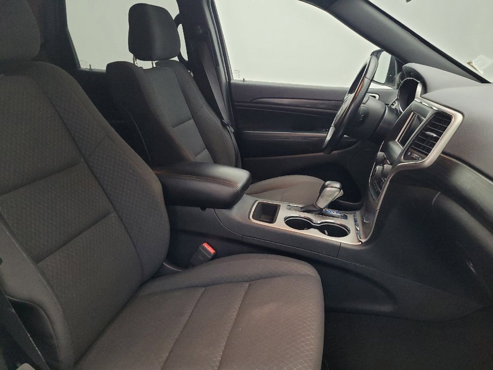 Used 2019 Jeep Grand Cherokee Laredo RWD image 21